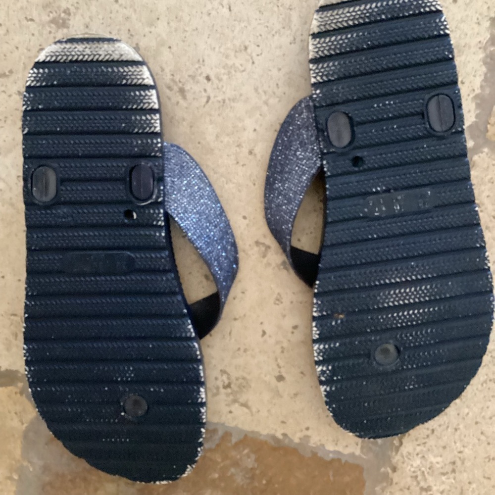 WOMENS CAPELLI NY SILVER GLITTER RUBBER FLIP FLOPS SANDALS - SIZE 7 - Picture 2 of 3